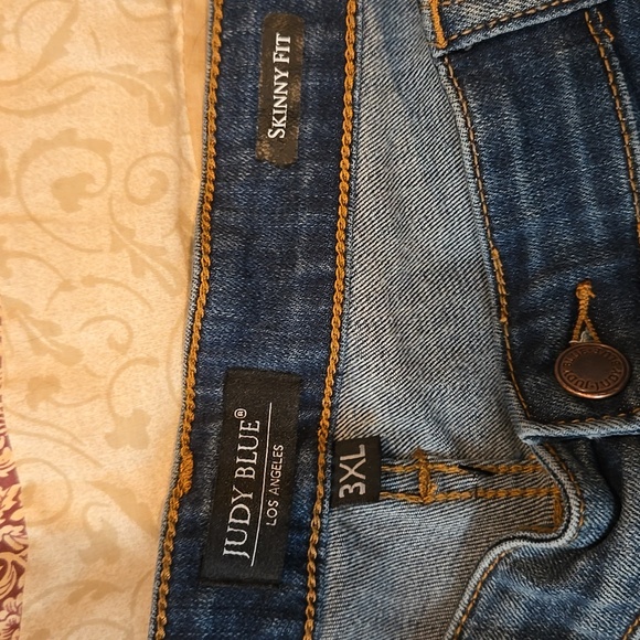 Judy Blue Distressed Blue Jeans with Red Details 3xl - Picture 2 of 8